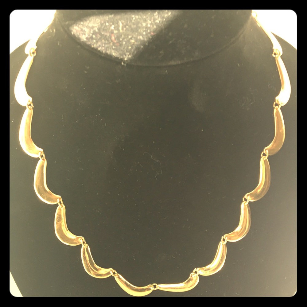 Vintage Gold Tone Scalloped Choker Necklace